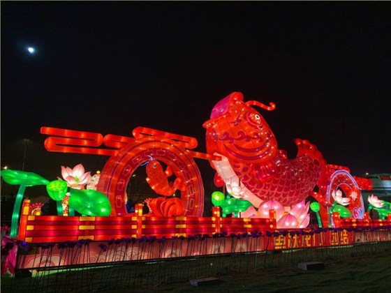 玉壺光轉(zhuǎn)，一夜魚(yú)龍舞